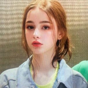 Meet your Posher, Mona